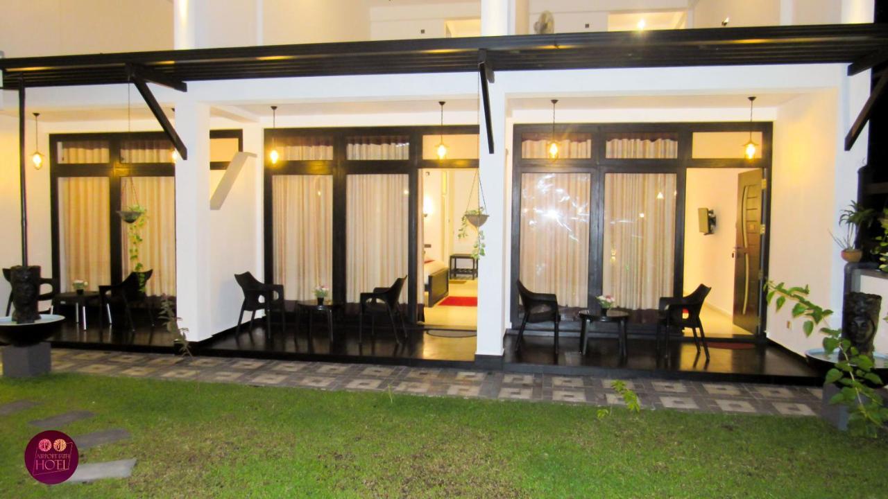 Airport Faith Hotel Katunayaka Екстериор снимка