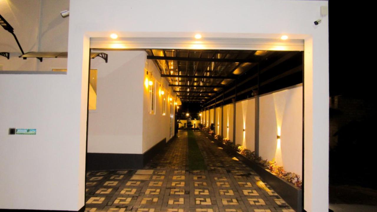 Airport Faith Hotel Katunayaka Екстериор снимка
