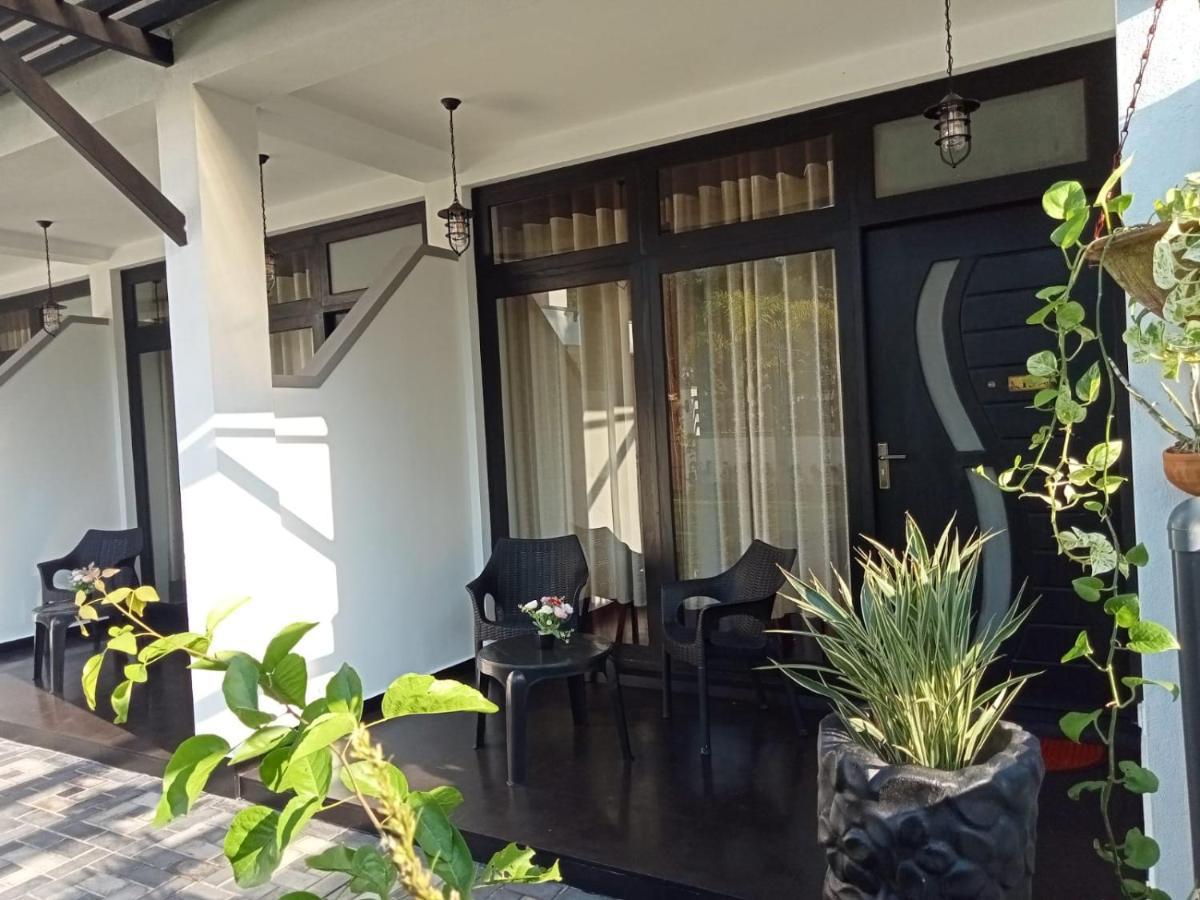 Airport Faith Hotel Katunayaka Екстериор снимка