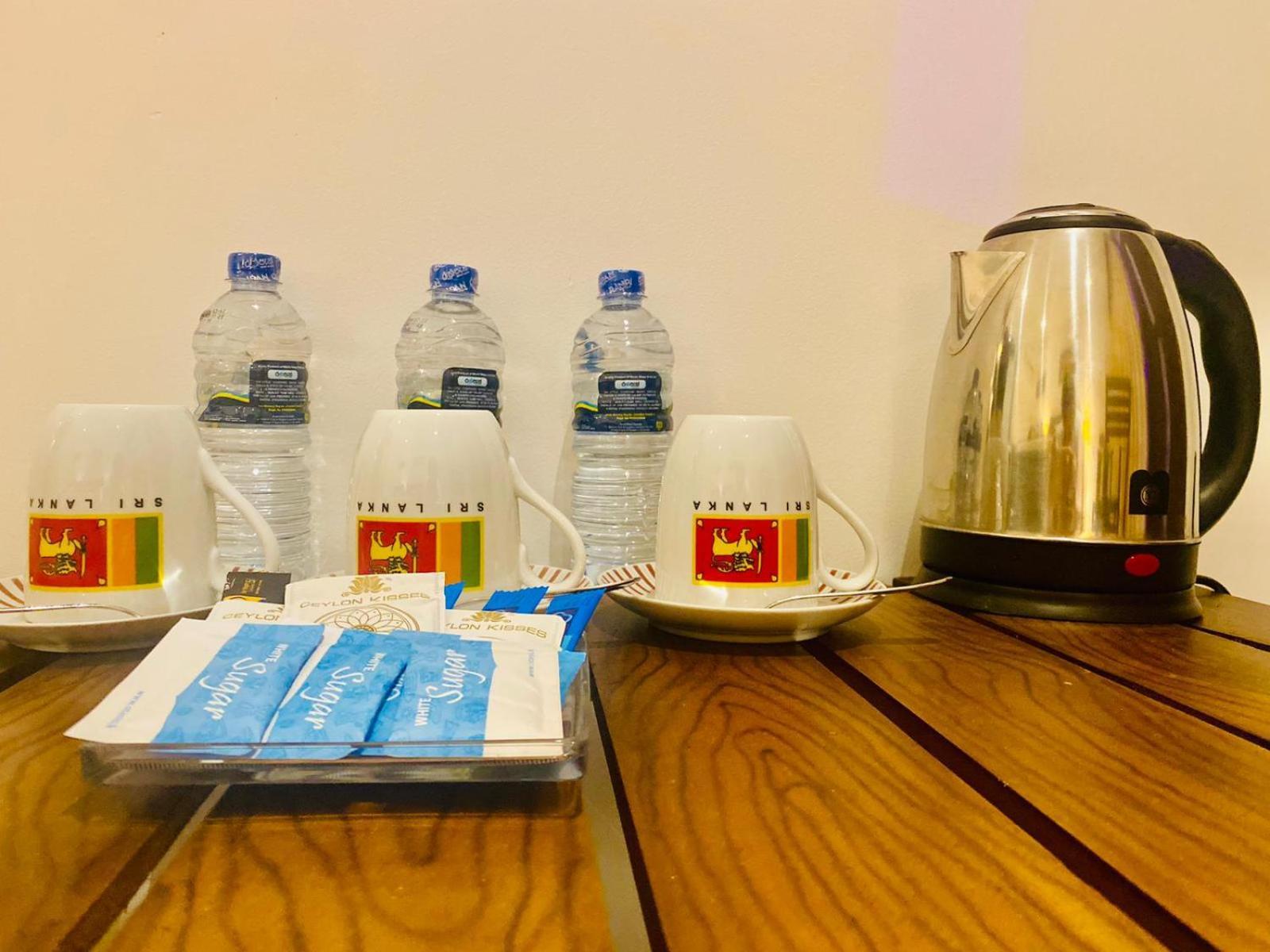 Airport Faith Hotel Katunayaka Екстериор снимка